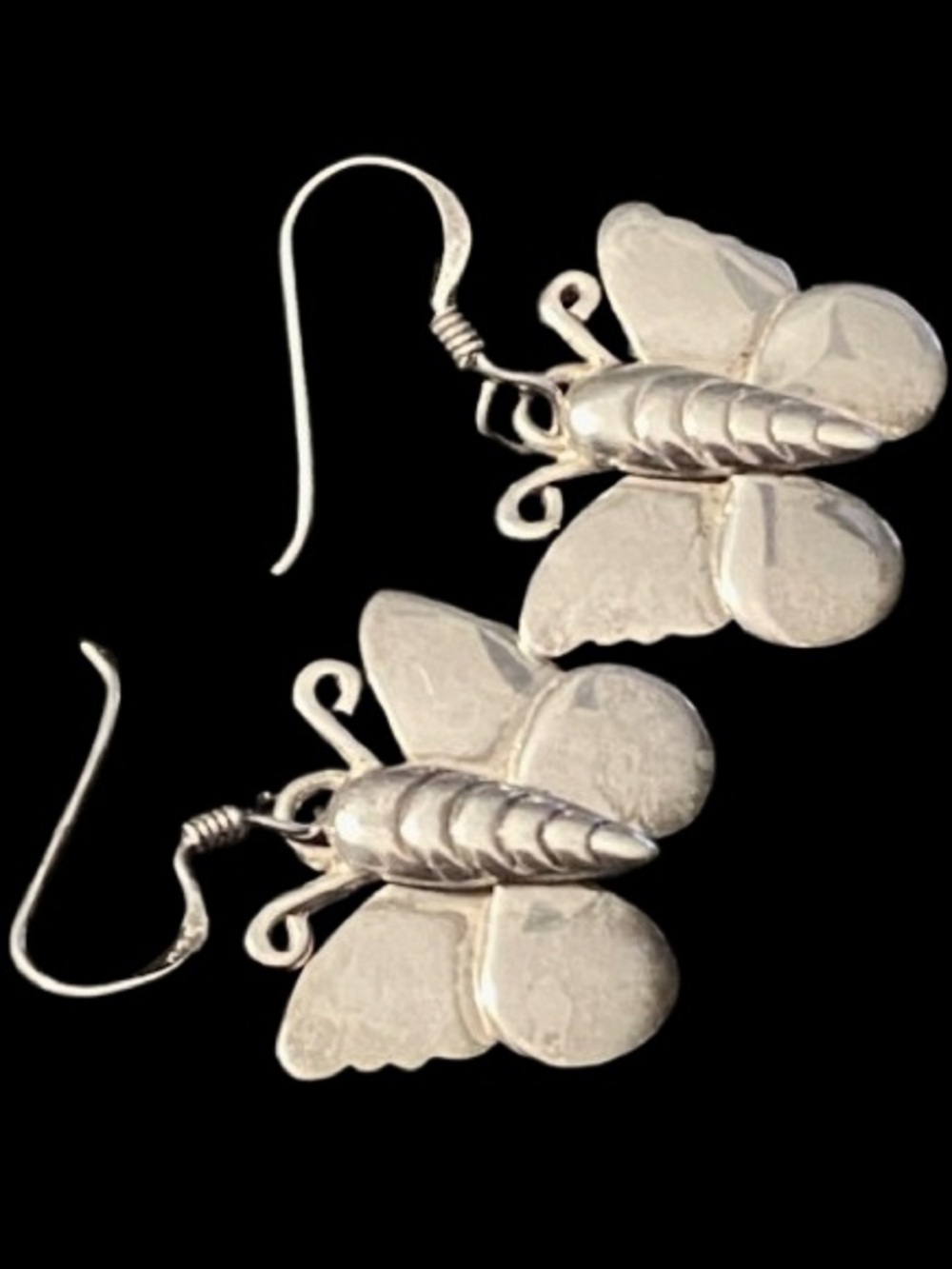 Vtg Sterling Silver Butterfly Hook Earrings Prominent Ribbed Body Smooth Wings